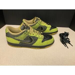 New! Mens Nike Dunk Low Retro QS “Halloween Skull” Athletic Shoes. Size 8.5.